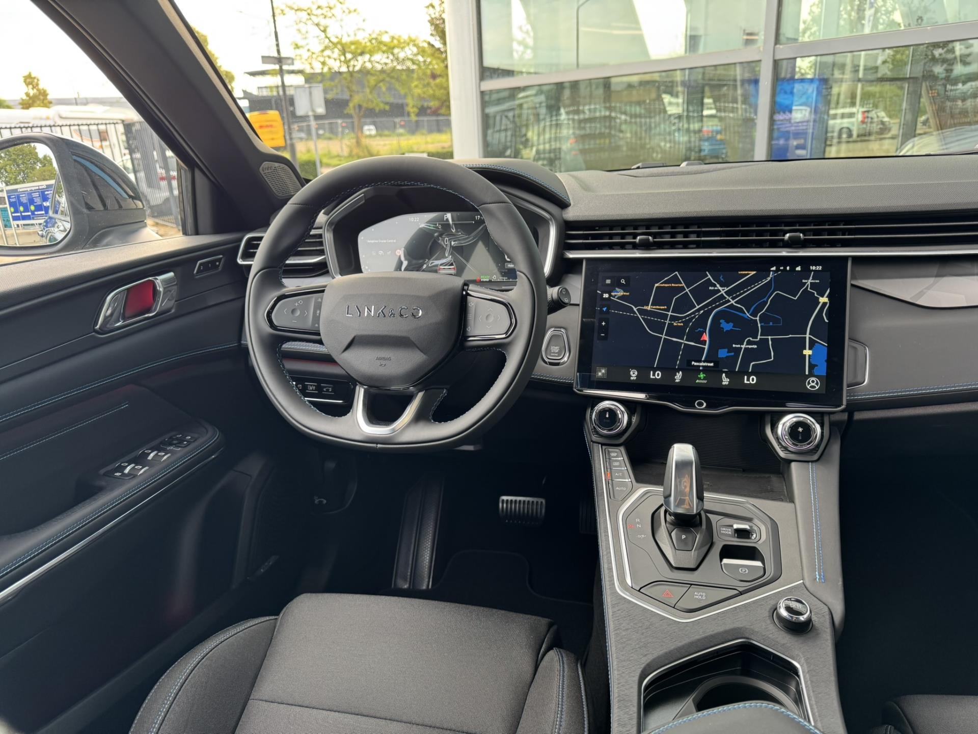 47528277-4.jpg
