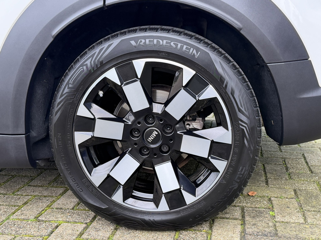 57730918-6.jpg